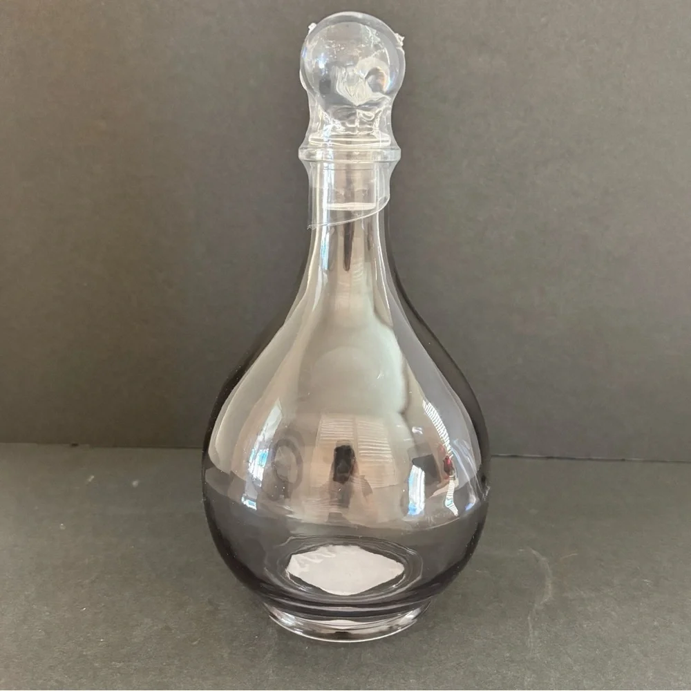 Skull Whiskey Decanter w/ A Skull Stopper &Smoked Grey Glass Bulbous 9.5” NEW